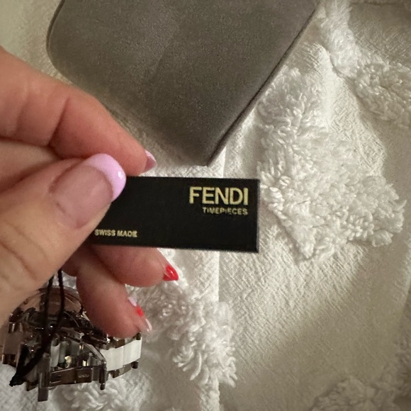 Fendi Momento Bugs Ceramic Women’s Pink Watch - Picture 5 of 7